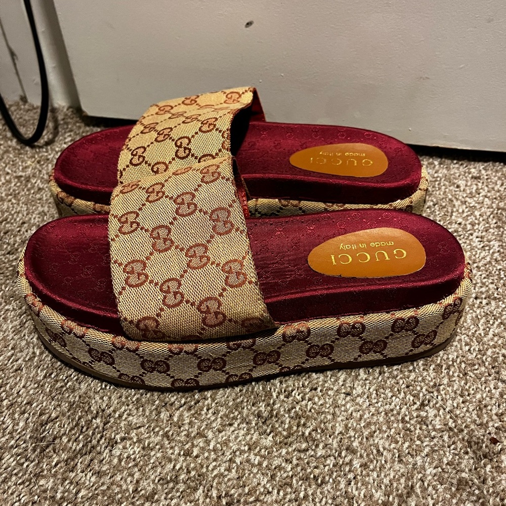 Gucci platforms, size 9, Beige/brick red Original GG canvas Burgundy.